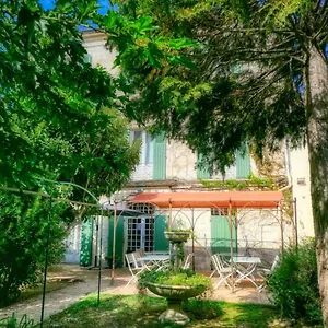 Au Saint Roch - Et Jardin 2*, Avignon France